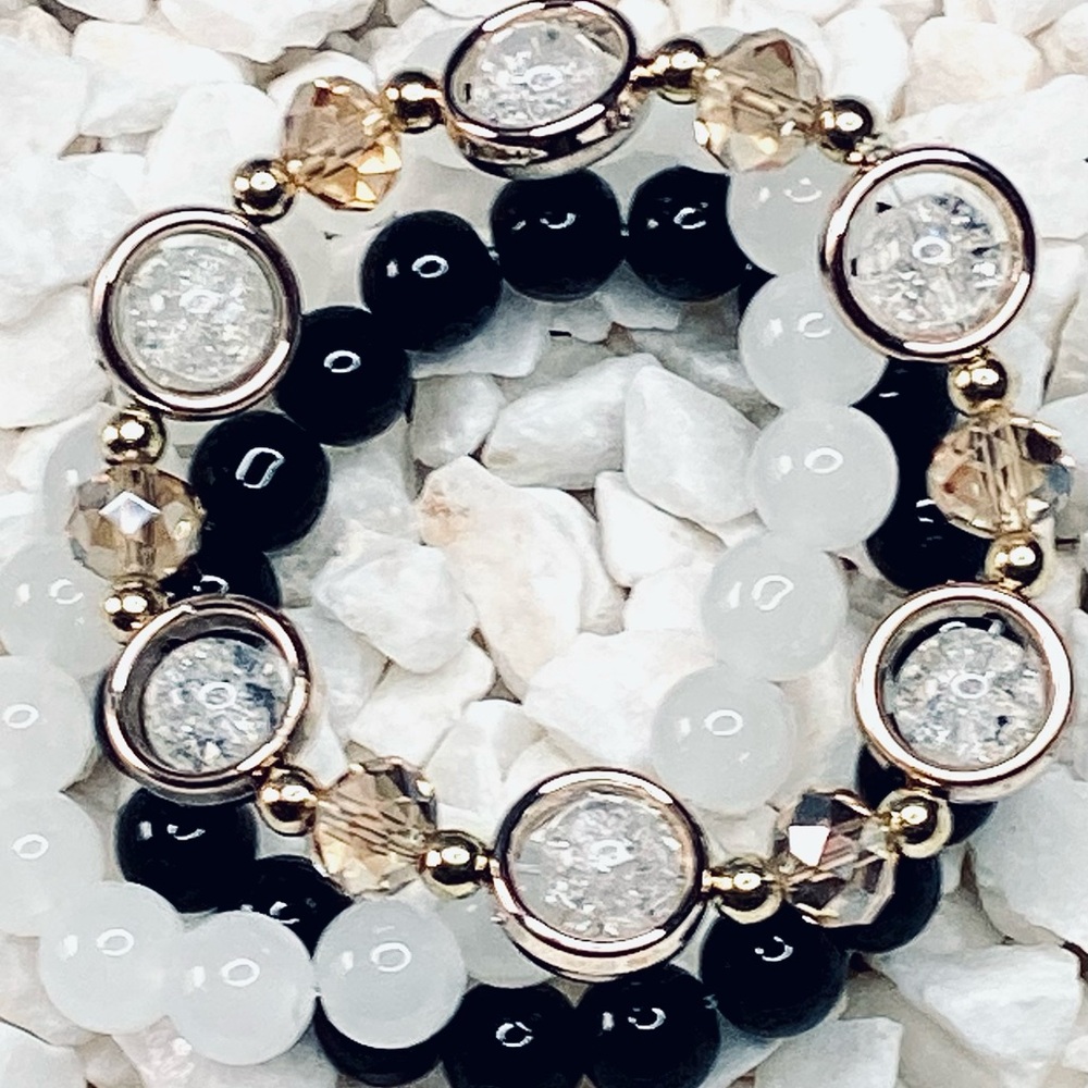 BIN2 $15 GLASS BEADED BRACELETS. Pick a set - Picture 5 of 8